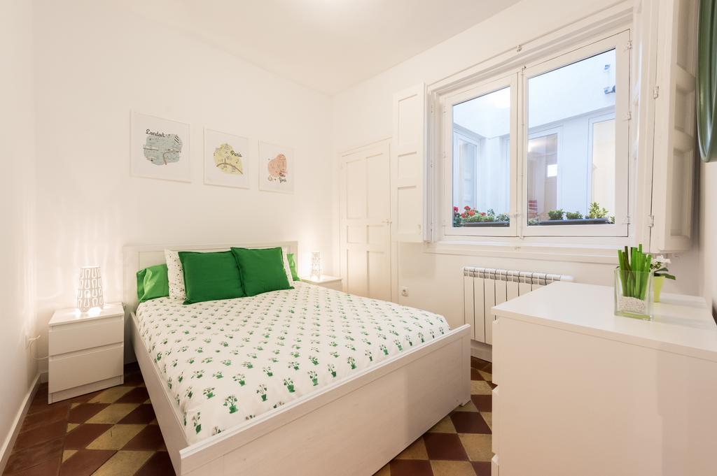 Plaza Mayor Apartment Madrid Exterior photo
